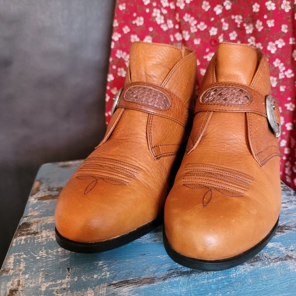 Ariat leather booties Cognac EUC - Picture 1 of 6